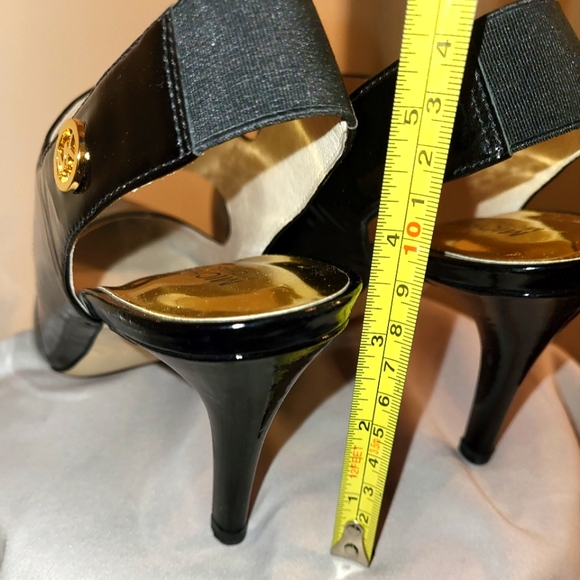 Michael Kors patent leather pump - Picture 3 of 8